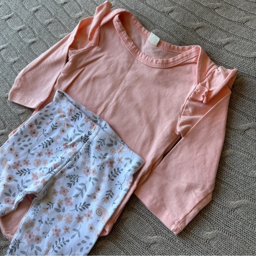 EUC Carter’s Baby Girl Outfit Set, Peach Garden, 9 Months
